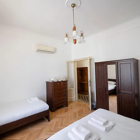 Apartman Moderno Trilocale In Zona Navigli Milánó