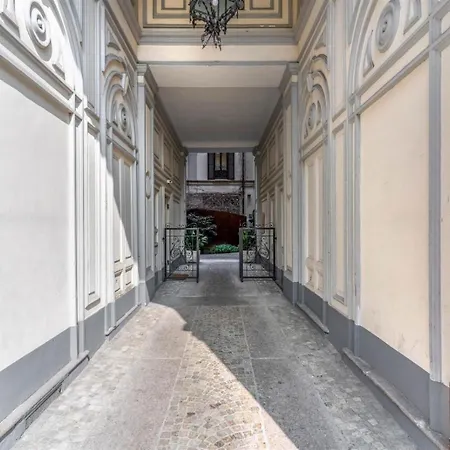 Guesthost - Brera Exclusive And