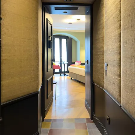 Ospitali, Ks-suites 招待所 *