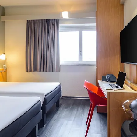 Ibis Centro Hotel 3*