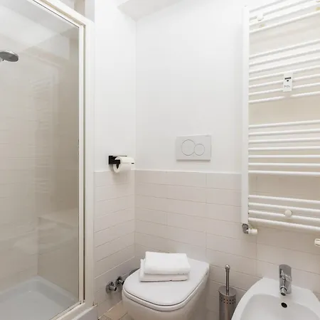 Con Metro Diretta 10 Minuti Duomo Mailand