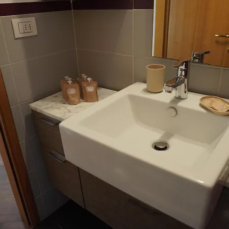 Tavazzano 10 - At Your Place Apartament *
