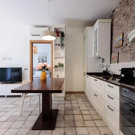 Urban House - Darsena Navigli Center Milano