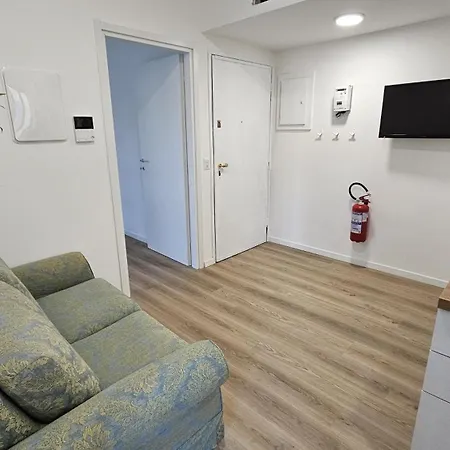 Elegant Two-Bedroom Apartment In The Heart Of Porta Romana, 2 Minutes From The Metro, With Easy Access To Qc Terme And The Duomo * Milan