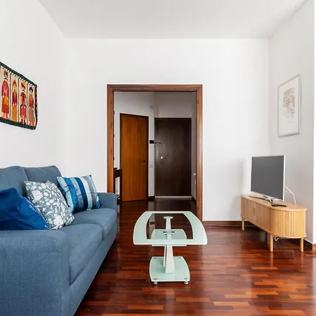 公寓 Wonderful Three-room Just Few Minutes Away From Mm Tricolore