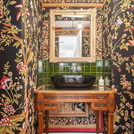 Spacious And Bright In The Center Apartament