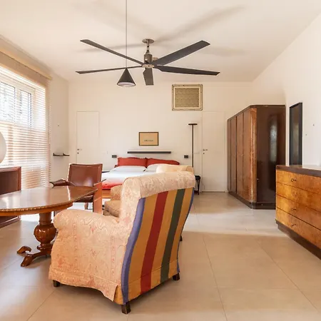 Spacious And Bright In The Center