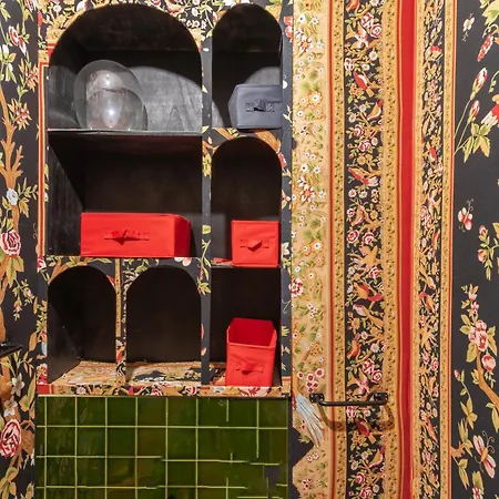 Spacious And Bright In The Center