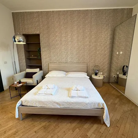 Penthouse 5 Minutes From Duomo شقة *