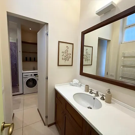 Urban Jungle 5 - Montenapoleone Lejlighed