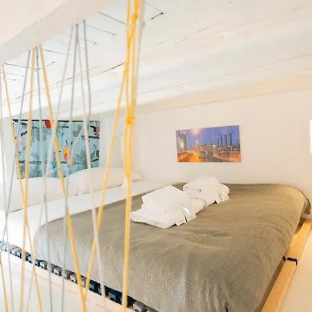 Isola 5 Minutes From Porta Garibaldi Station