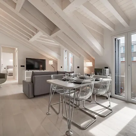 Apartment 10 Min Walk From Prada, Bocconi And Metro *