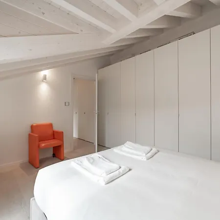 Daire 10 Min Walk From Prada, Bocconi And Metro *