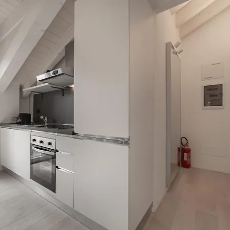 10 Min Walk From Prada, Bocconi And Metro Daire *