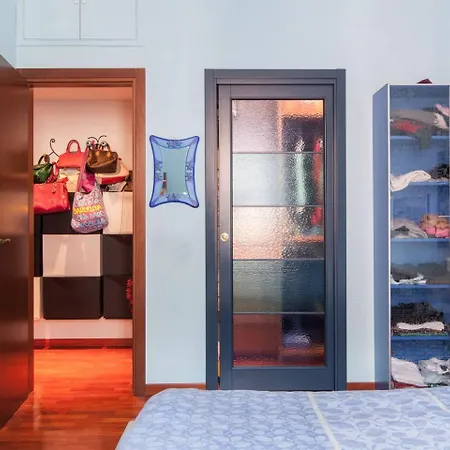 A Quiet And Loving Gem In The Center Of Appartement
