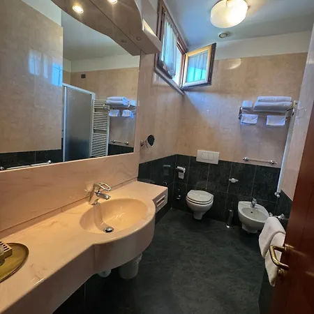 瓦加娜酒店 3* 米兰
