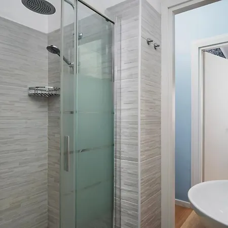 Classbnb - Just 2 Minutes Walk From Domodossola M5 Metro Station Appartement *