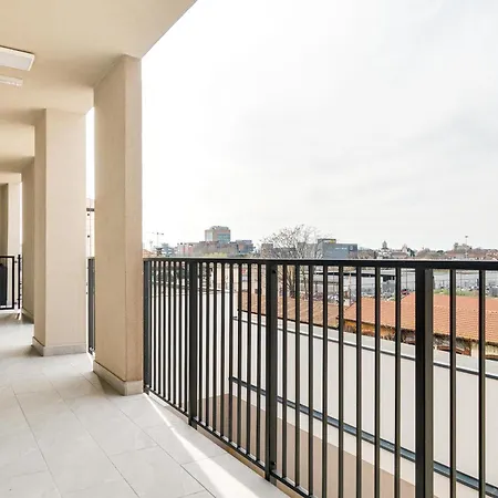 Certosa District - Modern Flat & Free Box Parking *