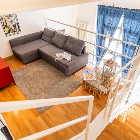 Loft Design On 3 Levels Near The Polytechnic 아파트 *