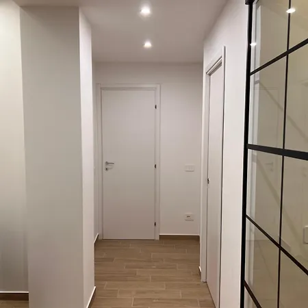 Luxury San Siro Apartment, 5 Min Metro, Balcony & Fast Wifi * Milaan