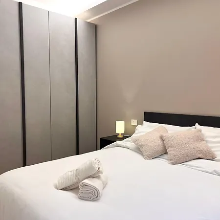 Luxury San Siro Apartment, 5 Min Metro, Balcony & Fast Wifi Μιλάνο