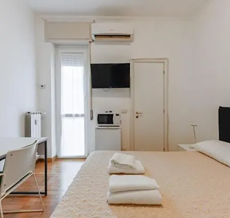 Appartamento Con Due Stanze In Via Lattanzio Konukevi Milano