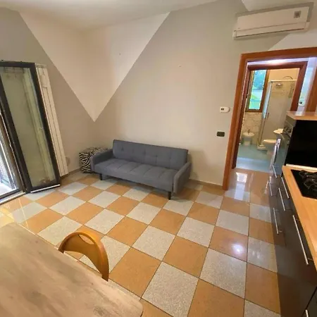 Conte Rosso House V&l, Con Doppia Ampia Terrazza, Vista Coorte Interna, Vicino A Metropolitana M2 Lambrate Daire *