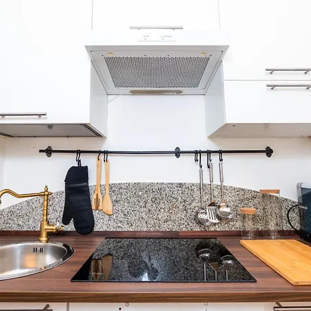 Elegant And Stylish Design In Brera Near The Metro