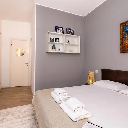 Elegant And Stylish Design In Brera Near The Metro *