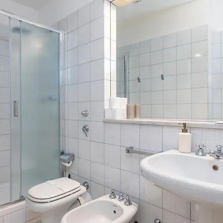 Elegant And Stylish Design In Brera Near The Metro Milão