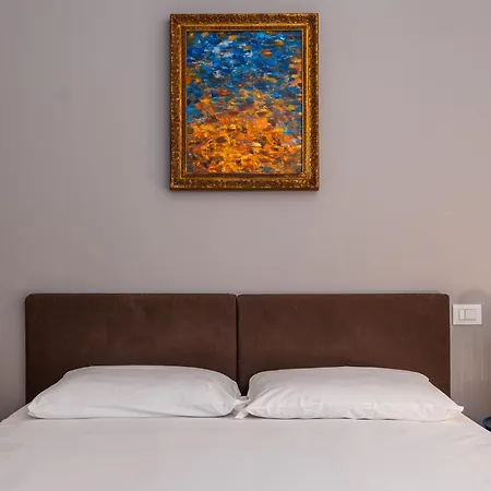 Elegant And Stylish Design In Brera Near The Metro