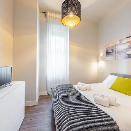 Lovely - 10min Duomo-centrale Fs Apartamento