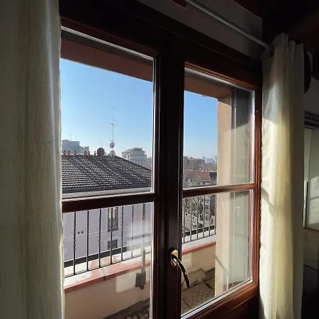 The Urban Nest 2, Spacious, Wifi And Near The Red Metro *