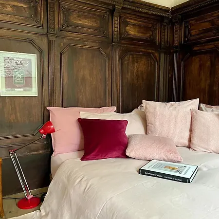 아파트 Charming And Design Attic Loft In Coolest Area Navigli Ticinese