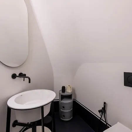 Stunning Cupola Apt-steps From San Babila & Duomo