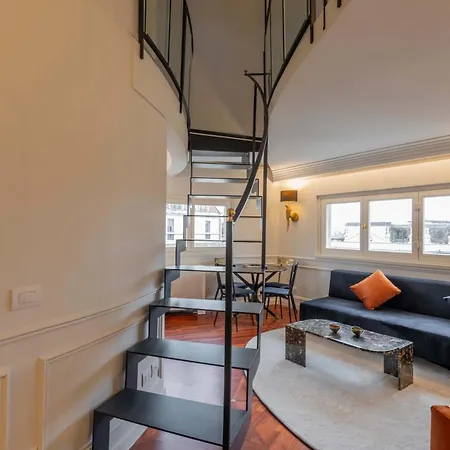 アパート Stunning Cupola Apt-steps From San Babila & Duomo ミラノ