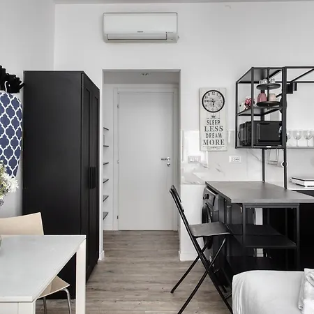 Joivy Stylish Double Near Metro Station * Milán