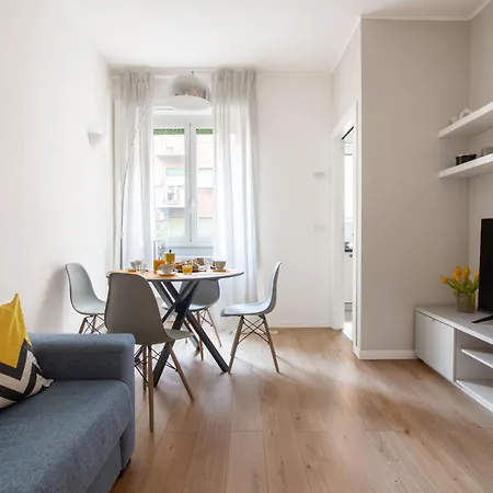 Solari Apartment, Fashion Street Mailand