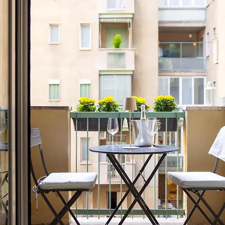 Solari Apartment, Fashion Street