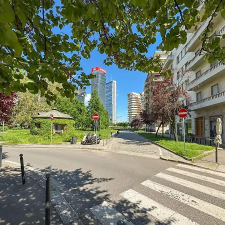 The Wish - Life - M1 Station * Milán