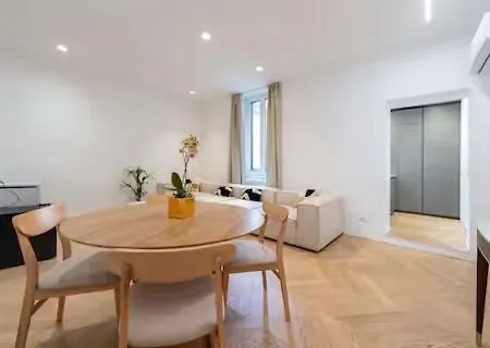 Lägenhet Duomo Prestige-luxury 2br Near Duomo,2 Bathrooms, King Beds, Office & Balcony Milano