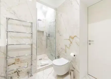 Duomo Prestige-luxury 2br Near Duomo,2 Bathrooms, King Beds, Office & Balcony Milano