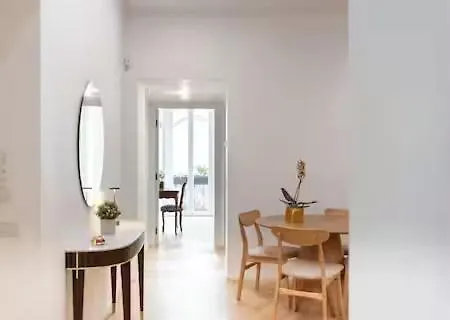 Duomo Prestige-luxury 2br Near Duomo,2 Bathrooms, King Beds, Office & Balcony