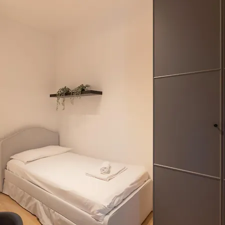 Cozy And Modern Two Bedrooms Parco Sempione - Mirable Pm Apartman *