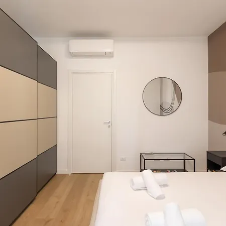 Cozy And Modern Two Bedrooms Parco Sempione - Mirable Pm Apartman