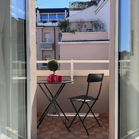 Bright With Balcony In Corso Xxii Marzo Apartamento *
