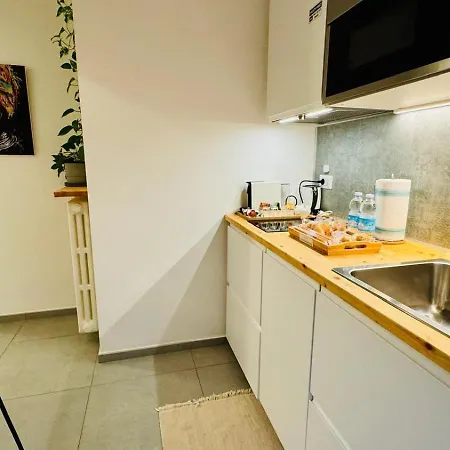 Ps Is Just Above The Subway M3 - 9mins To Duomo Milano