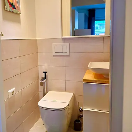 Ps Is Just Above The Subway M3 - 9mins To Duomo דירה מילאנו