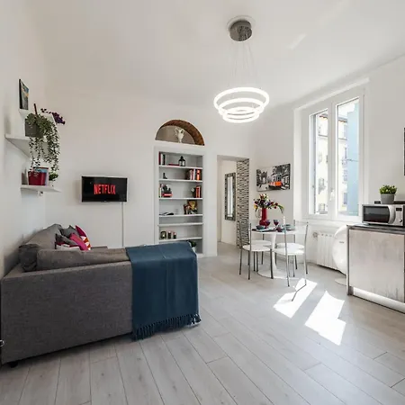 The Milanese Glow - Bocconi Prada Ieo Area