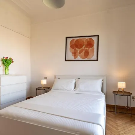 Duomo-linate Airport - Two Bedrooms & Terrace View شقة ميلان